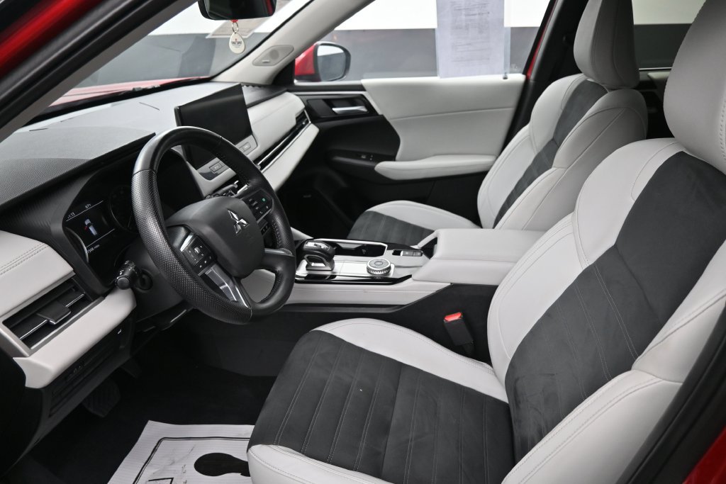 Used 2025 Mitsubishi Outlander SE FWD image 20