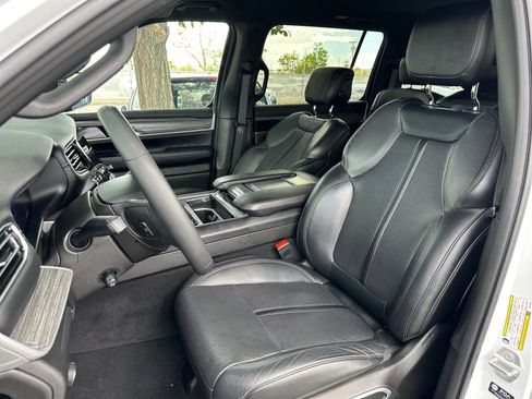 Used 2024 Jeep Wagoneer Series III AWD/4WD image 15