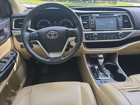 Used 2016 Toyota Highlander XLE FWD image 14