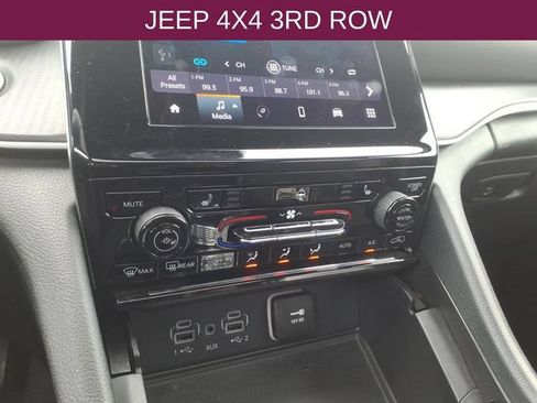 Used 2024 Jeep Grand Cherokee L Altitude AWD/4WD image 17