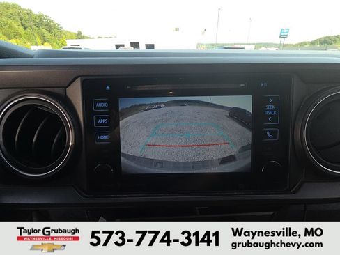 Used 2018 Toyota Tacoma TRD Off-Road w/ Technology Package AWD/4WD image 12