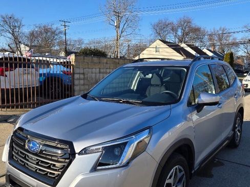 Used 2023 Subaru Forester Premium image 6