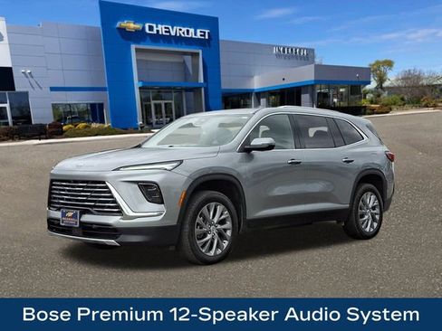 Used 2025 Buick Enclave Preferred image 4