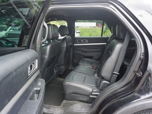Used 2016 Ford Explorer XLT w/ Equipment Group 202A AWD/4WD image 13