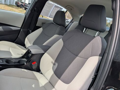 Used 2021 Toyota Corolla LE image 17