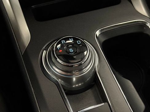 Used 2019 Ford Fusion SE FWD image 21