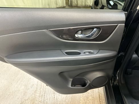 Certified 2019 Nissan Rogue SV image 28