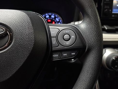 Used 2020 Toyota RAV4 XLE image 20