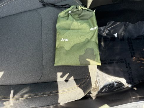 Used 2024 Jeep Wrangler Unlimited Sport AWD/4WD image 36