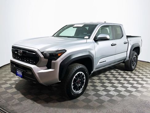 Certified 2025 Toyota Tacoma TRD Off-Road AWD/4WD image 4