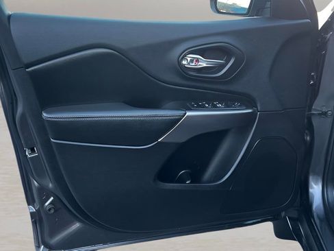 Used 2019 Jeep Cherokee Latitude Plus w/ Cold Weather Group image 32