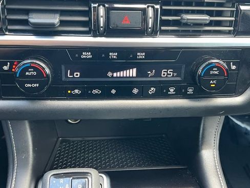 Used 2024 Nissan Pathfinder SV FWD image 4
