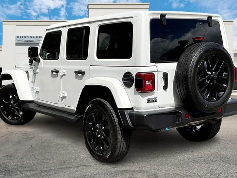 Used 2024 Jeep Wrangler Sahara image 12