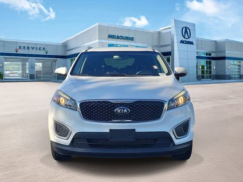 Used 2018 Kia Sorento LX w/ LX V6 Convenience Package image 2