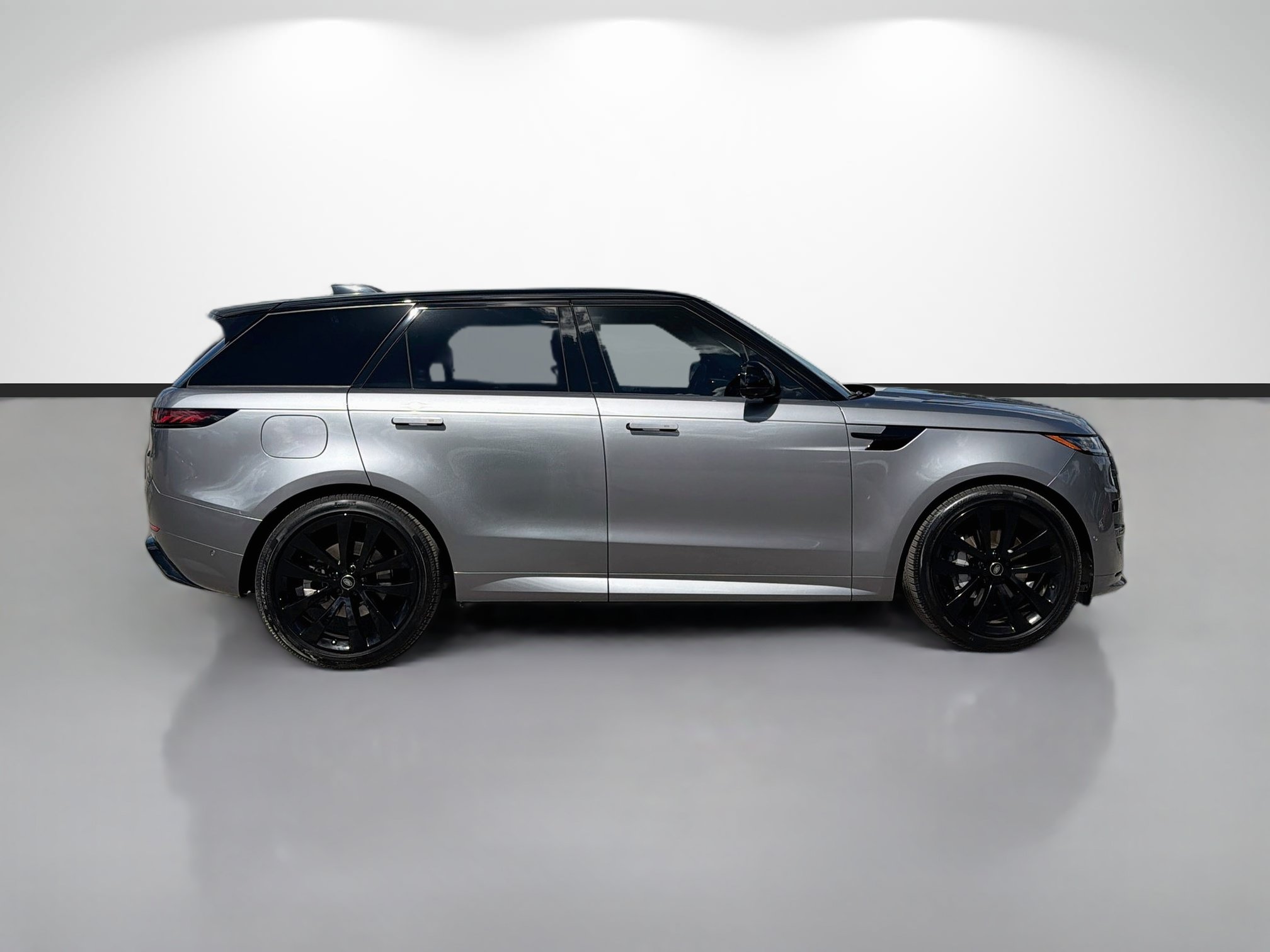 Used 2025 Land Rover Range Rover Sport Dynamic SE AWD/4WD image 6