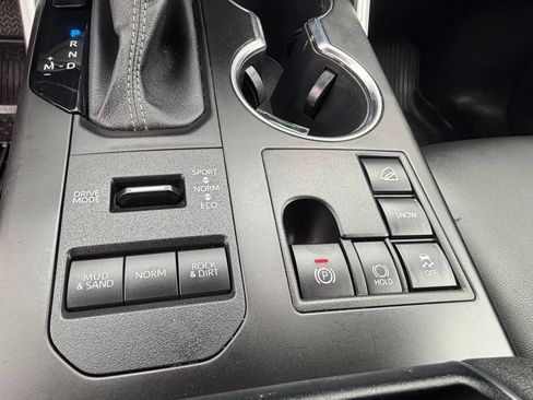 Used 2023 Toyota Highlander XLE AWD/4WD image 25