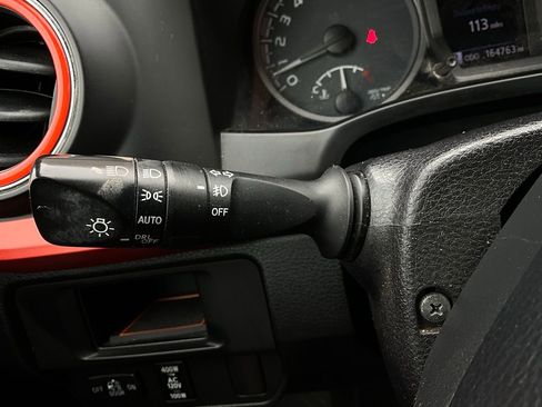 Used 2016 Toyota Tacoma TRD Sport image 39