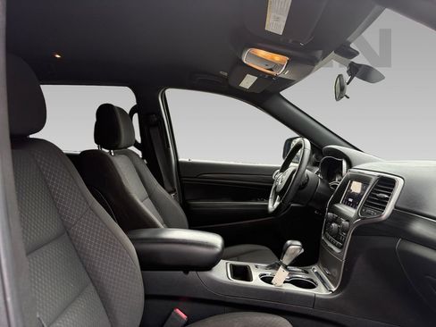 Used 2019 Jeep Grand Cherokee Laredo image 8