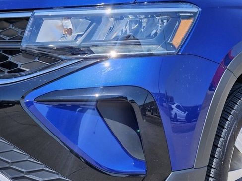 Used 2024 Volkswagen Taos SE image 8