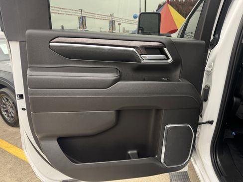 Used 2024 Chevrolet Silverado 2500 LTZ w/ LTZ Plus Package image 17