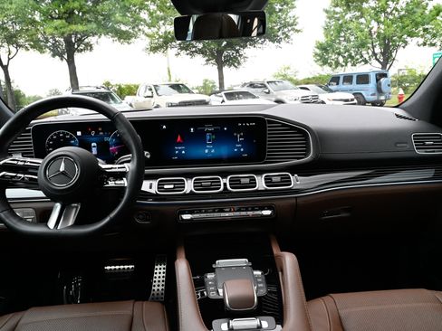 Used 2025 Mercedes-Benz GLS 580 4MATIC image 42