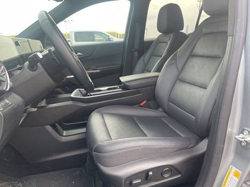 Certified 2025 Chevrolet Equinox LT w/ Convenience Package II image 19