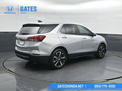 Used 2022 Chevrolet Equinox LT image 2