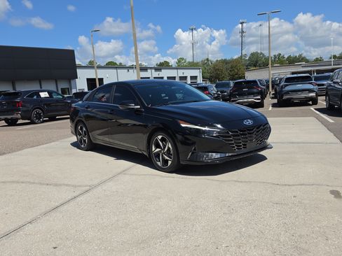 Used 2023 Hyundai Elantra Limited FWD image 2