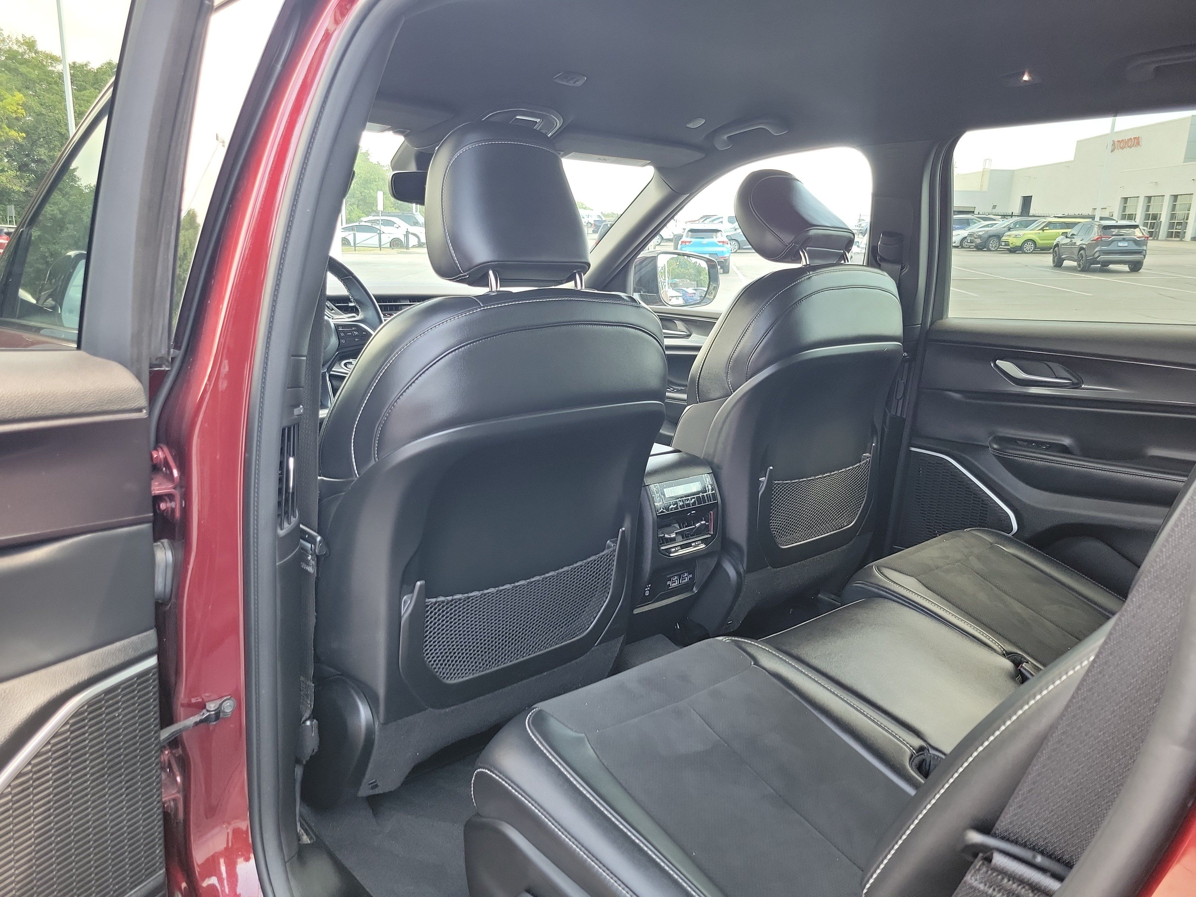 Used 2022 Jeep Grand Cherokee L Laredo AWD/4WD image 13