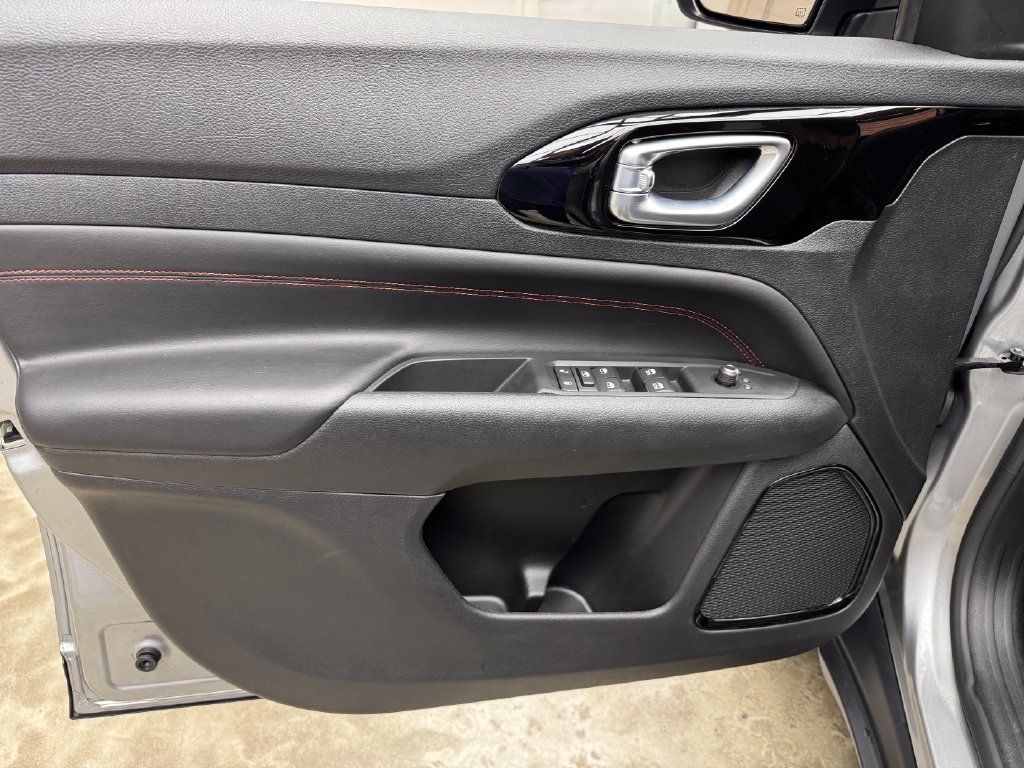 Used 2022 Jeep Compass Trailhawk AWD/4WD image 9
