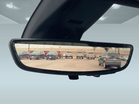 Used 2023 Buick Enclave Avenir image 27