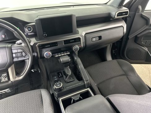 Used 2025 Toyota 4Runner SR5 AWD/4WD image 19