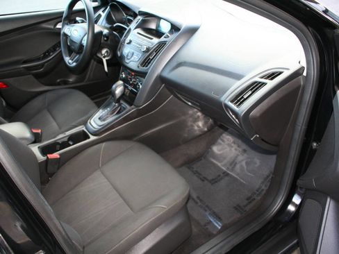 Used 2017 Ford Focus SE image 16