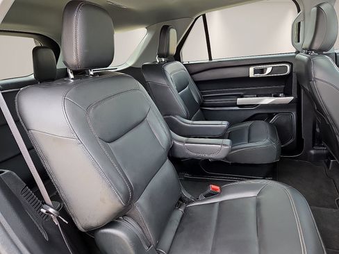 Used 2022 Ford Explorer XLT w/ Equipment Group 202A RWD image 10