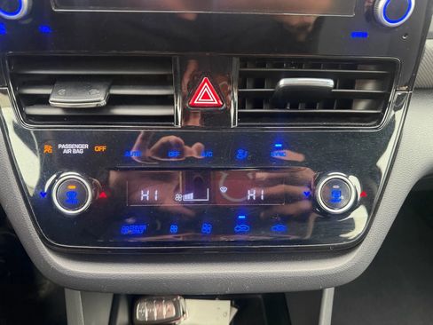Used 2022 Hyundai Ioniq SE image 25