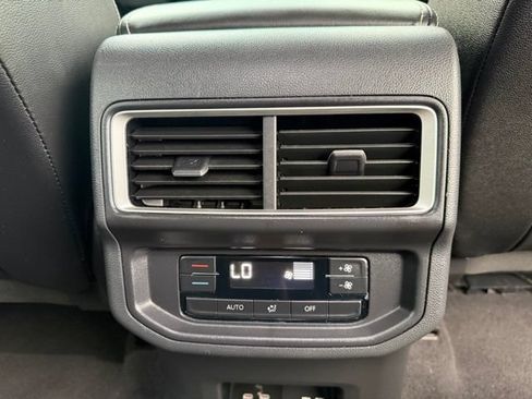 Used 2025 Volkswagen Atlas SE FWD image 28