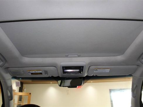 Used 2016 Toyota Land Cruiser image 26