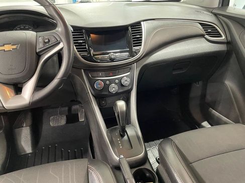 Used 2018 Chevrolet Trax LT w/ LT Convenience Package FWD image 33