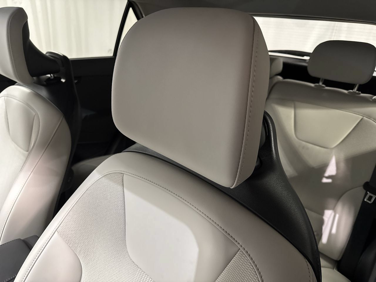 New 2026 Kia Niro EX FWD image 11