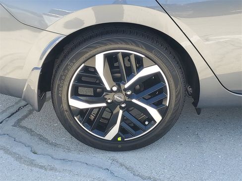 New 2025 Nissan Versa SR w/ Trunk Package image 3