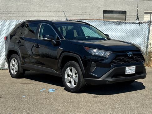 Used 2021 Toyota RAV4 LE AWD/4WD image 7