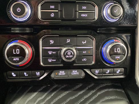 Used 2021 GMC Yukon XL Denali w/ Denali Premium Package AWD/4WD image 18