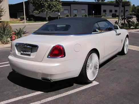 Used 2016 Rolls-Royce Dawn RWD image 4