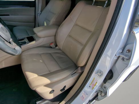 Used 2018 Jeep Grand Cherokee Limited image 49