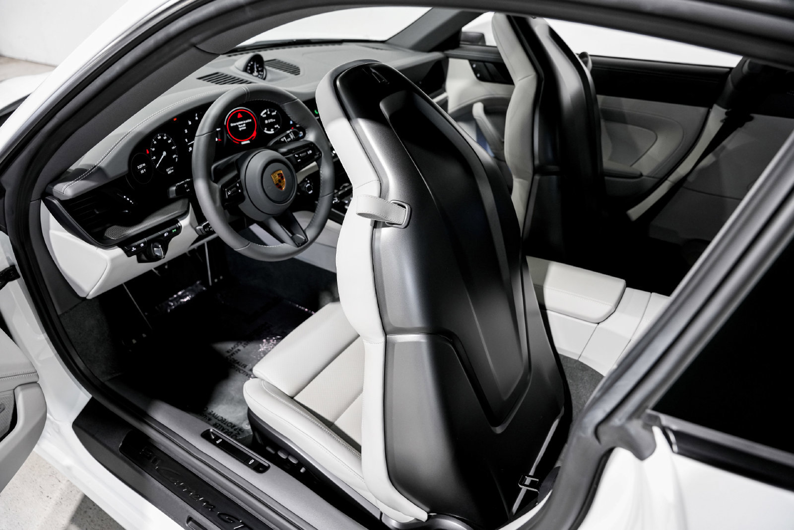 Used 2022 Porsche 911 Carrera GTS RWD image 22