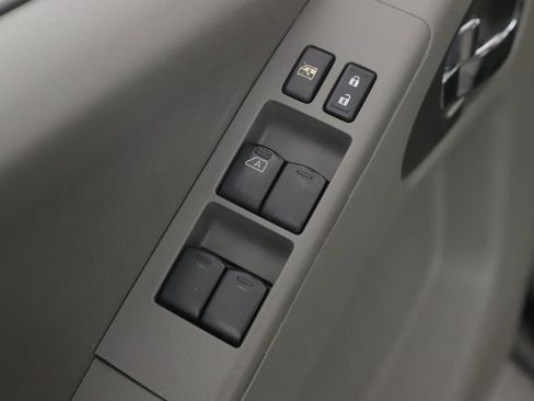 Used 2013 Nissan Frontier SV w/ SV Value Truck Pkg image 18