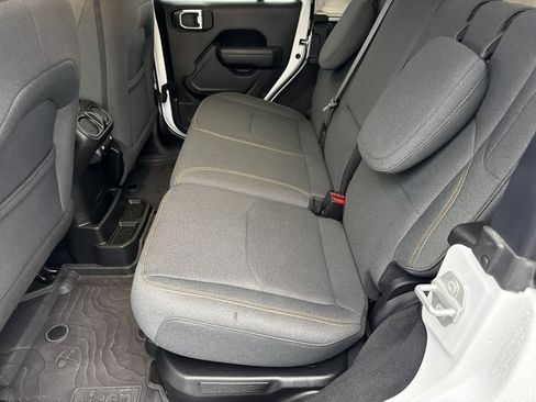 Used 2025 Jeep Wrangler Willys image 21