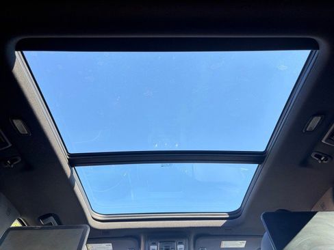 Used 2021 GMC Yukon XL AT4 w/ AT4 Premium Plus Package image 4