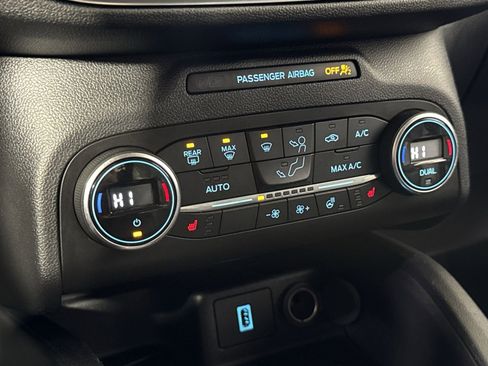 Used 2020 Ford Escape Titanium image 29