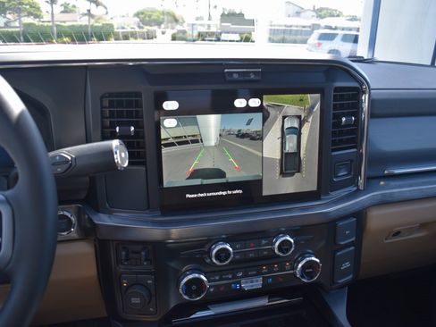 Used 2025 Ford F450 Lariat w/ FX4 Off-Road Package image 30